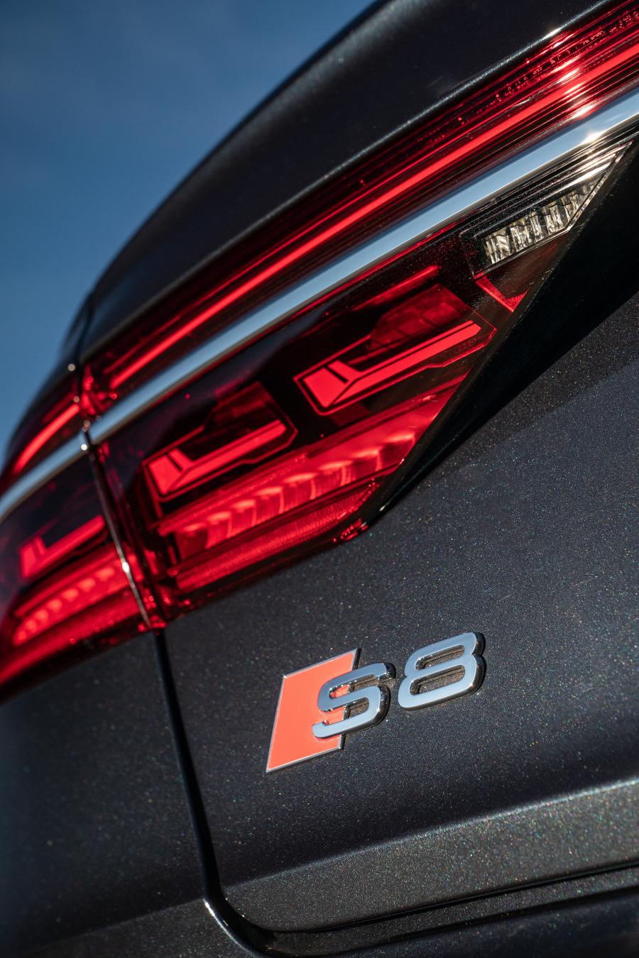 Логотип Audi S8 (D5) 2019 года  (NA) (фото 3 из 40)